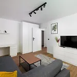 Metro Ksiecia Janusza Comfort Apartment